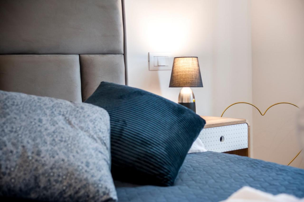 The Yellow House Apartments ロヴィニ エクステリア 写真